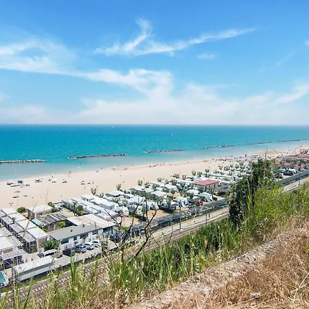 With Pool, A Few Minutes From The Sea * Pésaro